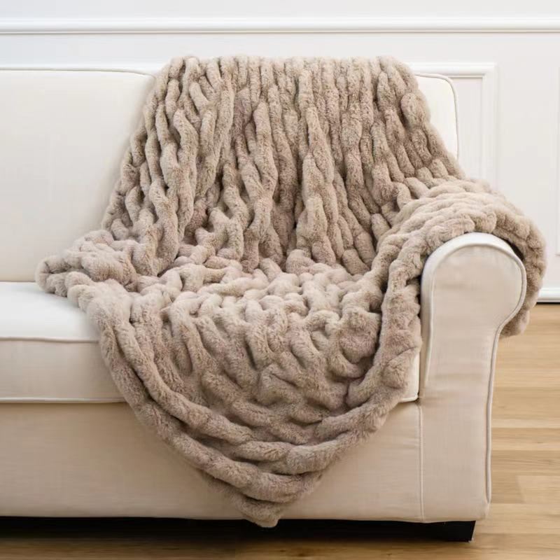 Luxusní OEM custom size Faux Fabric prošívaná přikrývka z umělé kožešiny